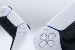 Sony potrebbe lanciare una nuova versione del DualSense di PS5 con batteria rimovibile - Notizia