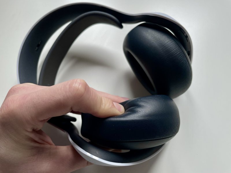 Qui si vede il bordo esterno in plastica, che riduce notevolmente lo spessore del cuscinetto delle Pulse Elite Qui si vede il bordo esterno in plastica, che riduce notevolmente lo spessore del cuscinetto delle Pulse Elite