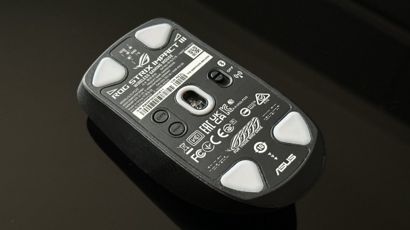 Il fondo del ROG Strix Impact 3 Wireless Il fondo del ROG Strix Impact 3 Wireless