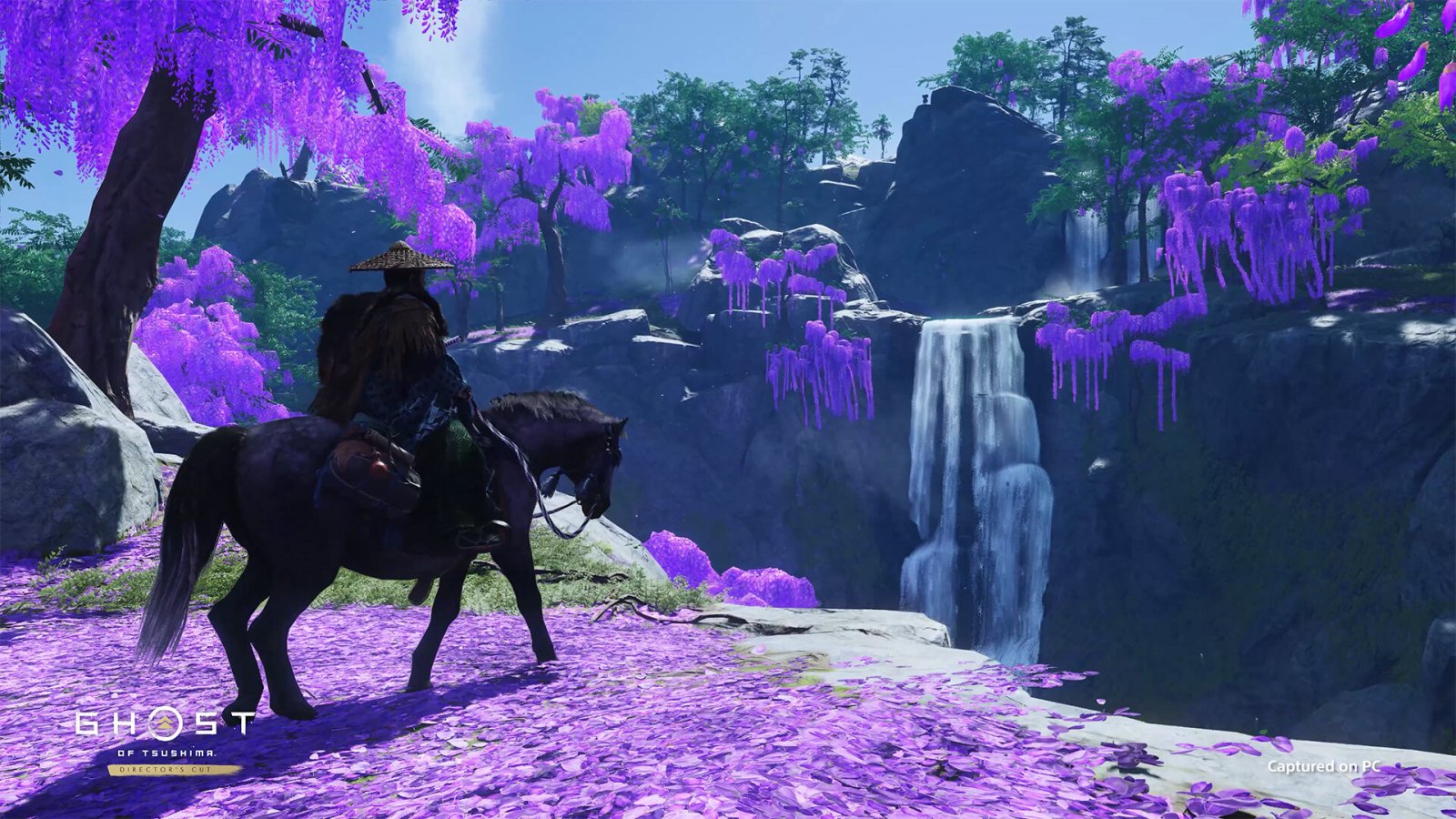 Jin Sakai in groppa a un cavallo in una foresta color viola