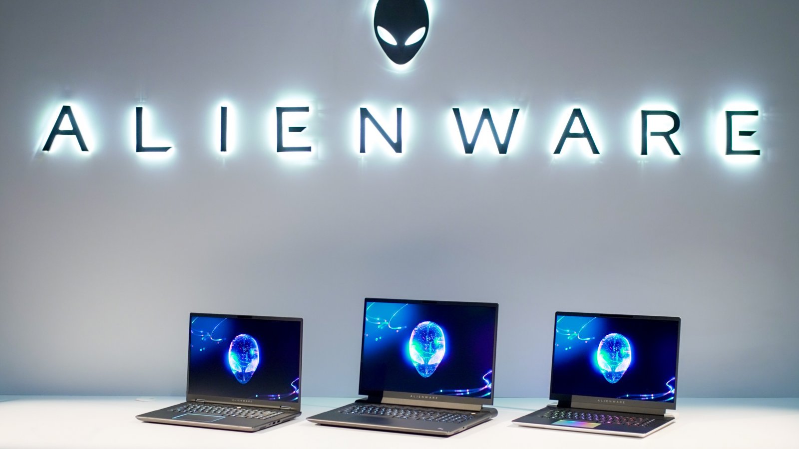 Alienware m16 R2: il nuovo laptop da gaming con Intel Core Ultra e GeForce RTX 40 arriva in Italia