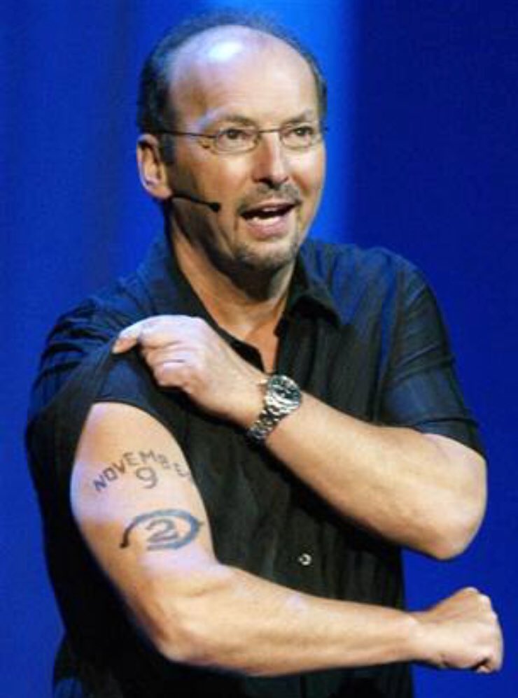 Peter Moore e il famigerato tatuaggio di Halo 2 Peter Moore e il famigerato tatuaggio di Halo 2