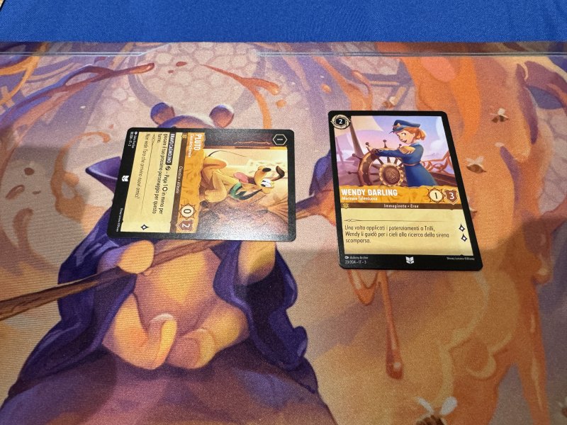 Se le illustrazioni delle carte hanno avuto un'accoglienza mista, le meccaniche presenti sono davvero simili a quelle di Magic: The Gathering