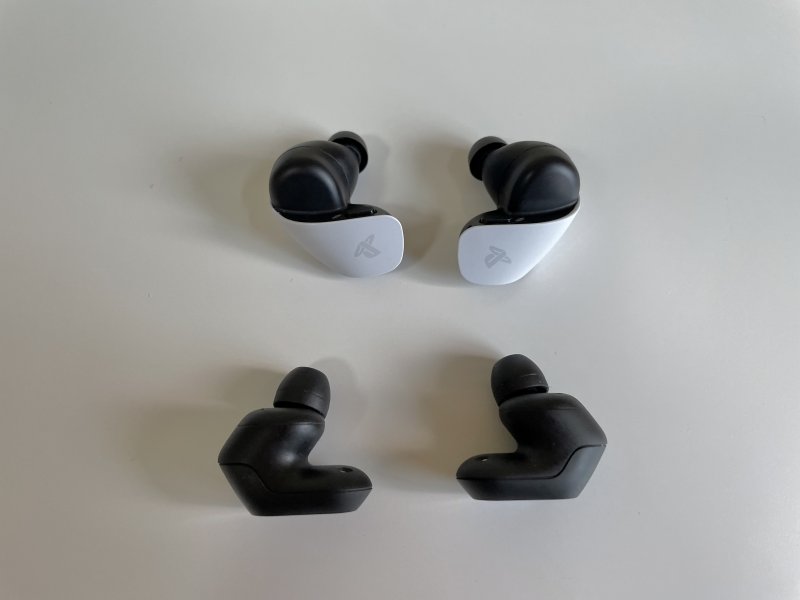 Le dimensioni degli auricolari Pulse Explore sono nettamente maggiori rispetto alle concorrenti dirette INZONE Buds Le dimensioni degli auricolari Pulse Explore sono nettamente maggiori rispetto alle concorrenti dirette INZONE Buds