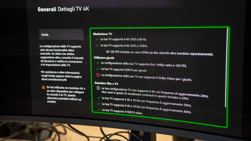 MSI MPG 491CQP è compatibile con le console, anche Xbox Series X|S e PS5, ma le bande nere sono lo scotto da pagare