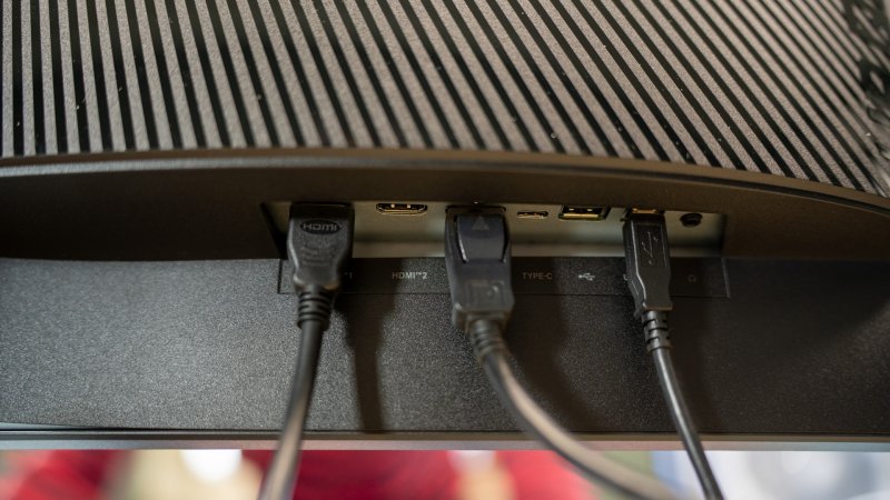 Gli ingressi del monitor MSI MPG 491CQP