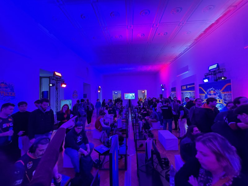 Vedere due veterani come MrWolf e Kainofury scontrarsi sul palco del Kumite ha regalato un momento di nostalgia a tutta la community romana che conosce da anni i due giocatori Vedere due veterani come MrWolf e Kainofury scontrarsi sul palco del Kumite ha regalato un momento di nostalgia a tutta la community romana che conosce da anni i due giocatori