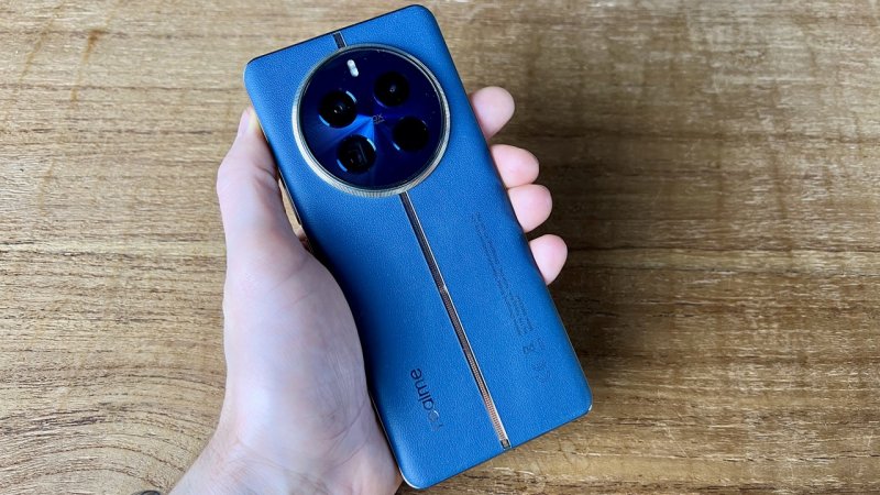 Il look di Realme 12 Pro+ è molto elegante e ricercato Il look di Realme 12 Pro+ è molto elegante e ricercato