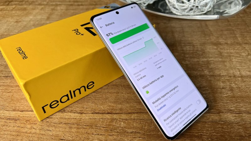 L'autonomia di Realme 12 Pro+ è uno dei punti di forza del prodotto, ma la ricarica è più lenta del modello precedente L'autonomia di Realme 12 Pro+ è uno dei punti di forza del prodotto, ma la ricarica è più lenta del modello precedente