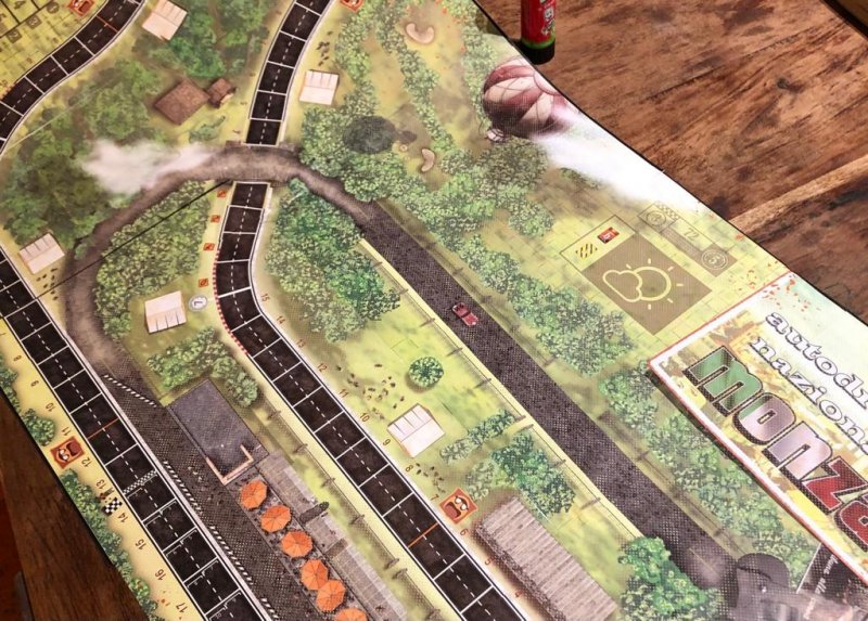 Di Heat ho iniziato anche a scaricare e a stampare circuiti fatti dalla community, diversi di incredibile fattura. Anche i giochi da tavolo hanno le loro mod!