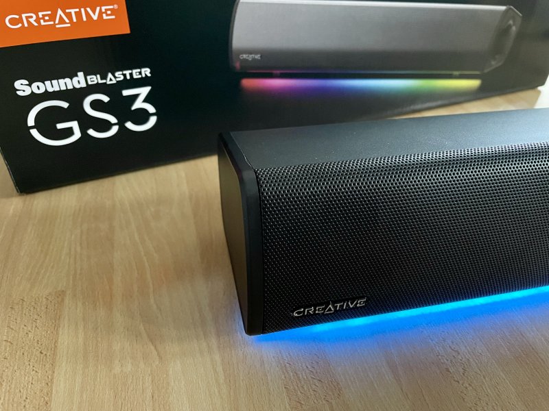 La barra LED RGB della Sound Blaster GS3 supporta fino a 6 profili di illuminazione non personalizzabili
