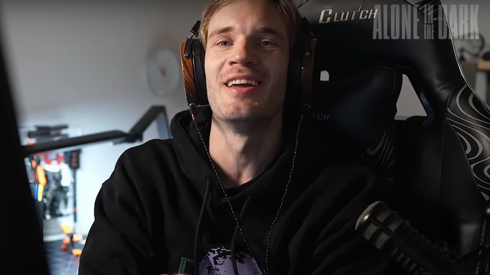 Alone in the Dark, ma sul serio: PewDiePie ha passato la notte in una casa abbandonata