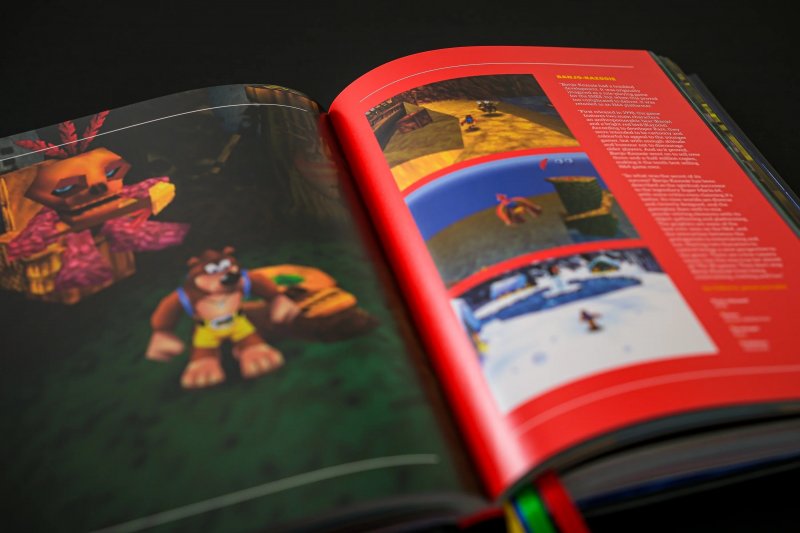 Inevitabilmente, c'è una certa attenzione per i giochi di Rare e delle etichette inglesi in senso più generale. Qui due delle pagine dedicate a Banjo-Kazooie (1998). Inevitabilmente, c'è una certa attenzione per i giochi di Rare e delle etichette inglesi in senso più generale. Qui due delle pagine dedicate a Banjo-Kazooie (1998).