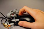 Costruisce un autoclicker LEGO per battere il record mondiale di click al secondo sul mouse - Notizia