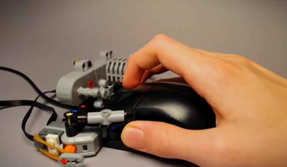 Costruisce un autoclicker LEGO per battere il record mondiale di click al secondo sul mouse