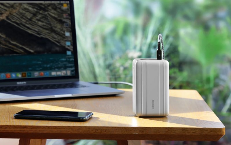 Lo Zendure SuperTank S5 può essere chiaramente utilizzato anche per caricare altri dispositivi, oltre che Steam Deck