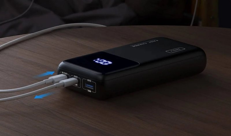 Il power bank INIU è più piccolo e compatto rispetto agli altri proposti in questa guida