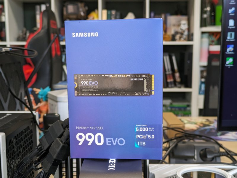 La confezione di vendita del Samsung 990 Evo