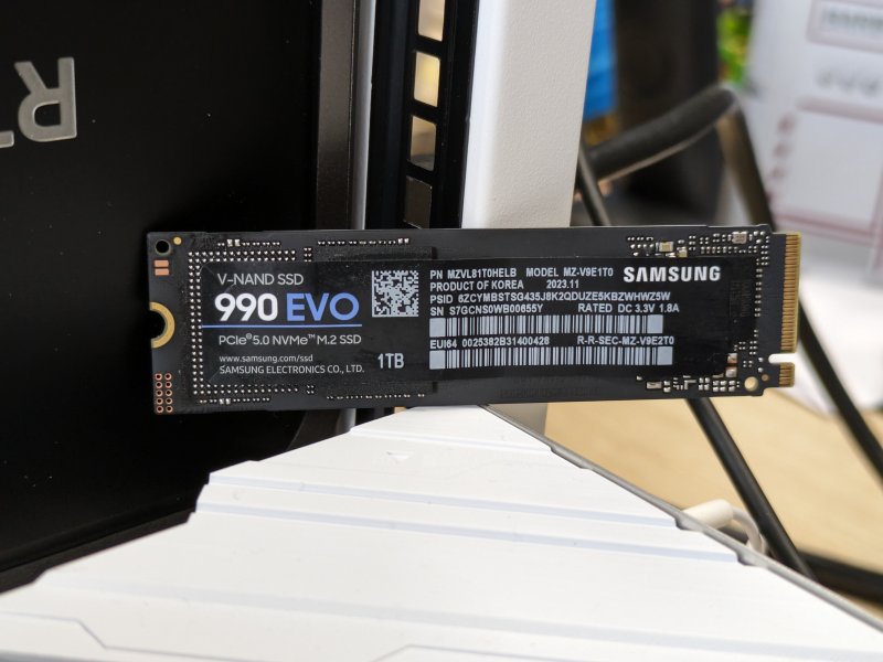 La parte frontale del Samsung 990 Evo