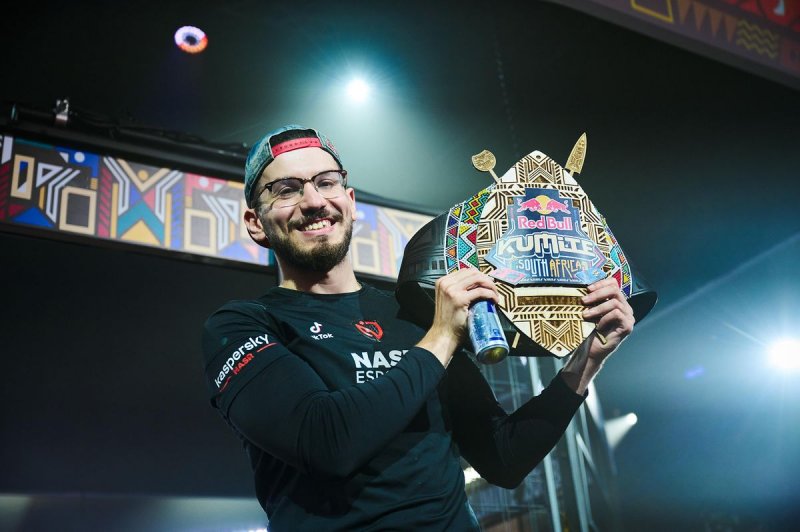 Big Bird è la Marisa migliore di ogni lobby Big Bird è la Marisa migliore di ogni lobby