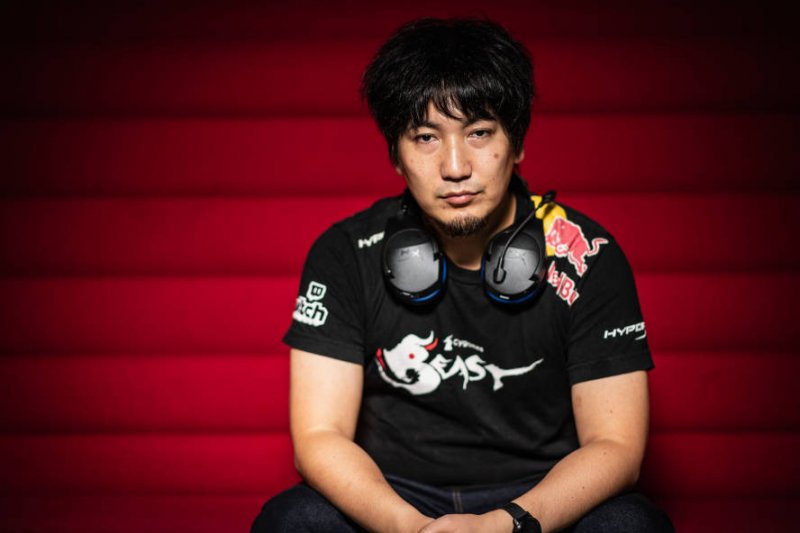 Tra le menzioni d'onore dei più grandi giocatori di Street Fighter non potevamo non aggiungere l'iconico Daigo Tra le menzioni d'onore dei più grandi giocatori di Street Fighter non potevamo non aggiungere l'iconico Daigo
