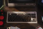 Retro Mechanical Keyboard C64 Edition di 8BitDo è ciò che serve per sentirsi allegramente vecchi - Notizia