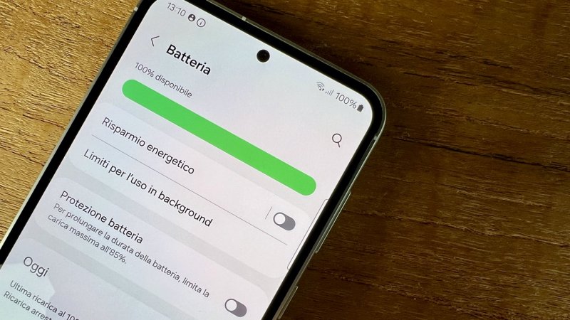 L'autonomia non è propriamente il punto forte di Samsung Galaxy S23 FE L'autonomia non è propriamente il punto forte di Samsung Galaxy S23 FE