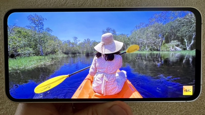 Lo schermo di Samsung Galaxy S23 FE è di ottima qualità Lo schermo di Samsung Galaxy S23 FE è di ottima qualità