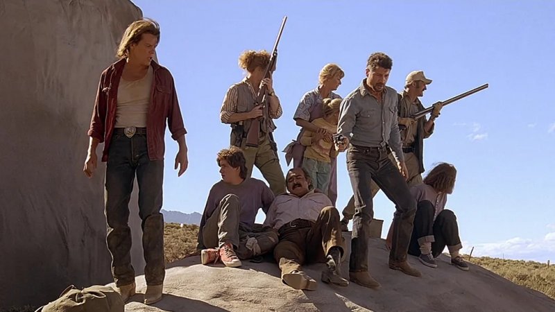 Il cast di Tremors in una scena del film