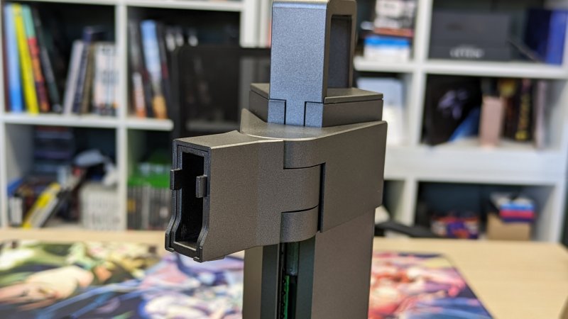 Lo stand di AOC Agon Pro AG276QZD è molto particolare