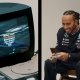 Lewis Hamilton fa il retrogamer, ma nemmeno lui riesce a passare il primo livello di Driver