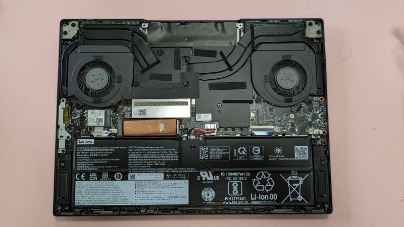 Il tradizionale sistema Legion Coldfront a doppia ventola di Lenovo Il tradizionale sistema Legion Coldfront a doppia ventola di Lenovo