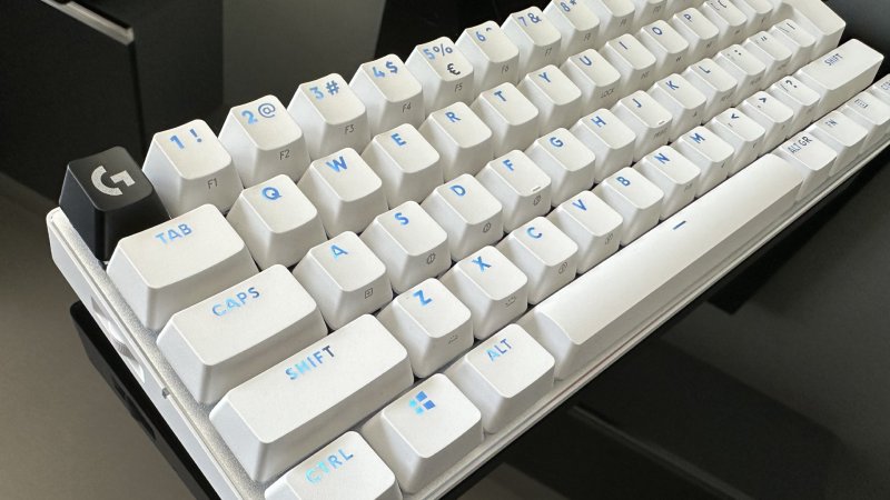 L'illuminazione RGB sui copritasto shine-through della Logitech G PRO X 60 LIGHTSPEED L'illuminazione RGB sui copritasto shine-through della Logitech G PRO X 60 LIGHTSPEED