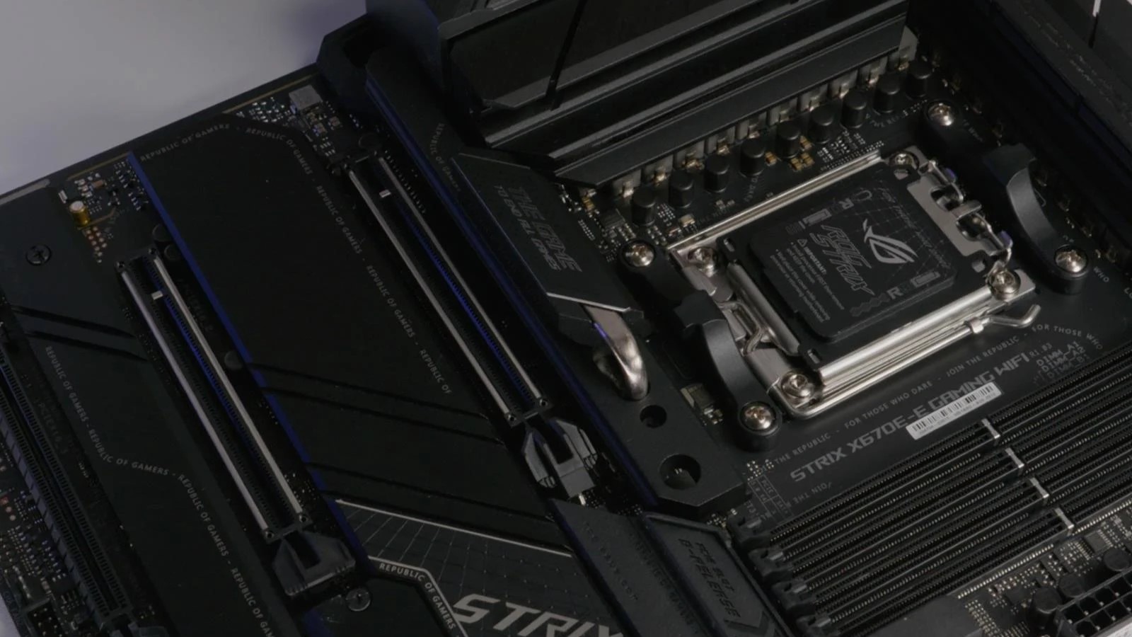 ASUS annuncia il supporto ai nuovi AMD Ryzen Zen 5 per le schede madri AM5