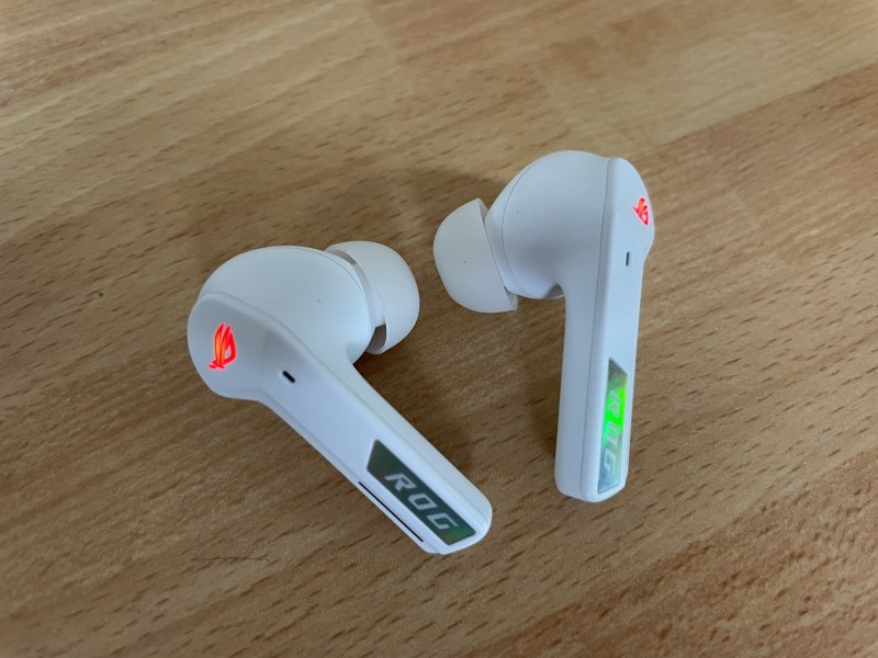 Gli auricolari ASUS ROG Cetra True Wireless SpeedNova sono piuttosto leggeri: soli 10 grammi di peso Gli auricolari ASUS ROG Cetra True Wireless SpeedNova sono piuttosto leggeri: soli 10 grammi di peso