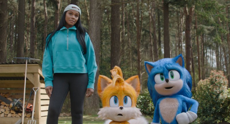 Sonic e Tails compaiono brevemente insieme alla loro mamma adottiva Maddie