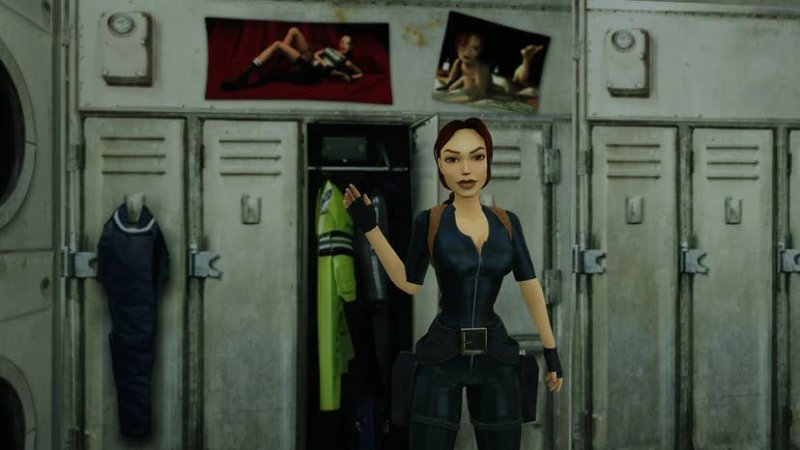 I poster in questione, con Lara Croft
