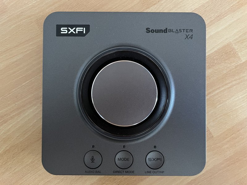 La ruota del volume del DAC Sound Blaster X4 ha delle dimensioni veramente generose