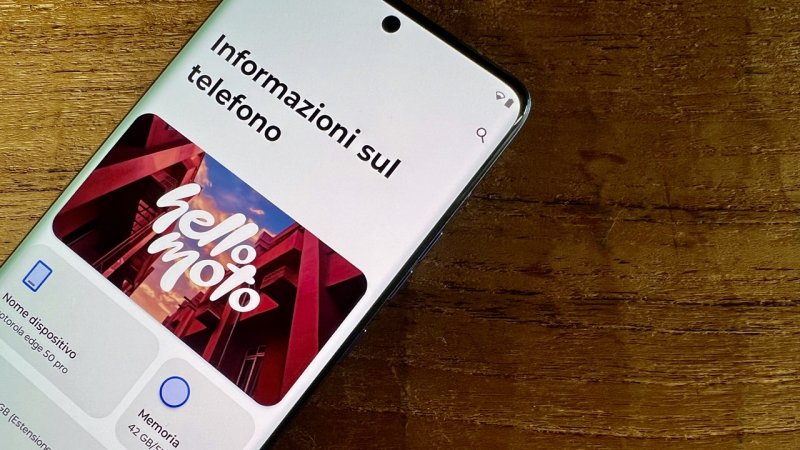 Lo stile non manca sicuramente a Motorola Edge 50 Pro Lo stile non manca sicuramente a Motorola Edge 50 Pro