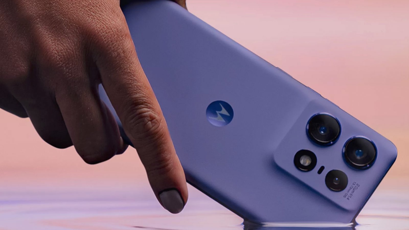 Motorola Edge 50 Pro, la recensione di uno smartphone Android bello e leggero