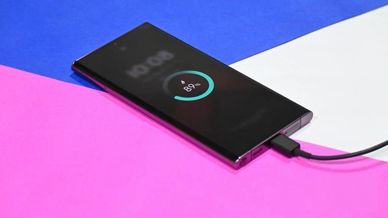 La serie Samsung Galaxy S25 si appresta a sfruttare l'intelligenza artificiale per ottimizzare l'autonomia dei dispositivi