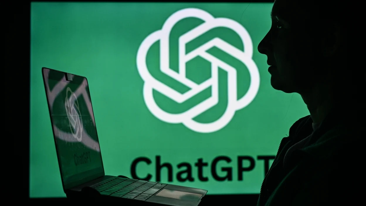 Il logo di ChatGPT e un PC