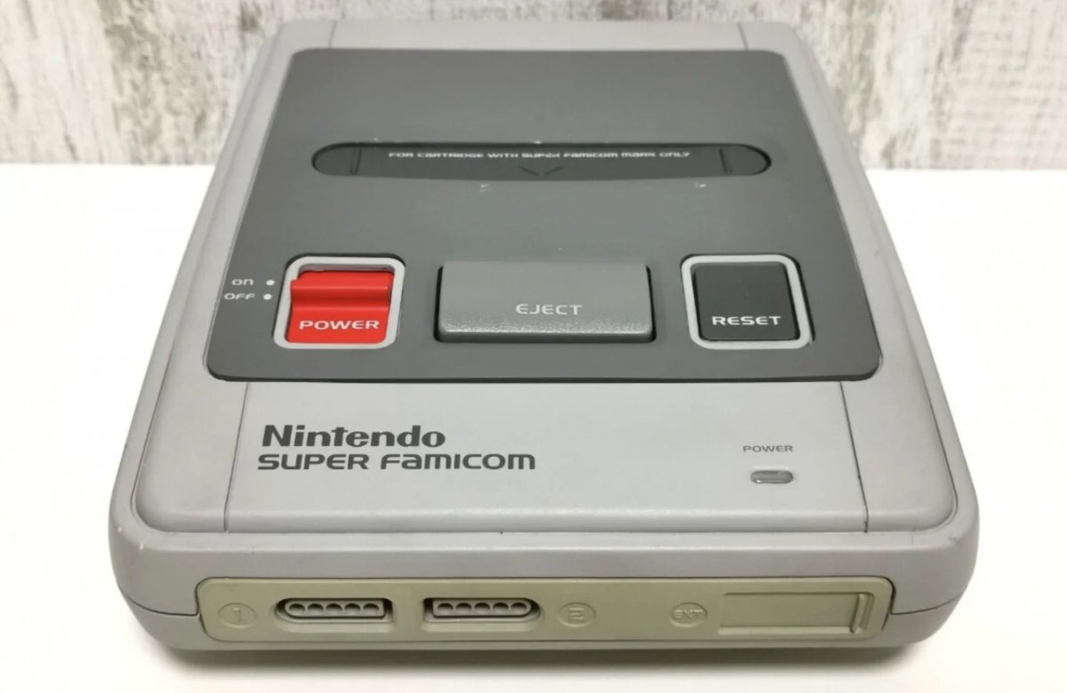 Super Nintendo: un rarissimo prototipo è stato messo all'asta in ...