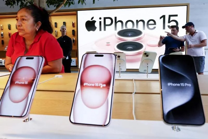 Nonostante la recente flessione, Apple continua a tenersi stretta la posizione da leader nel mercato mobile Nonostante la recente flessione, Apple continua a tenersi stretta la posizione da leader nel mercato mobile