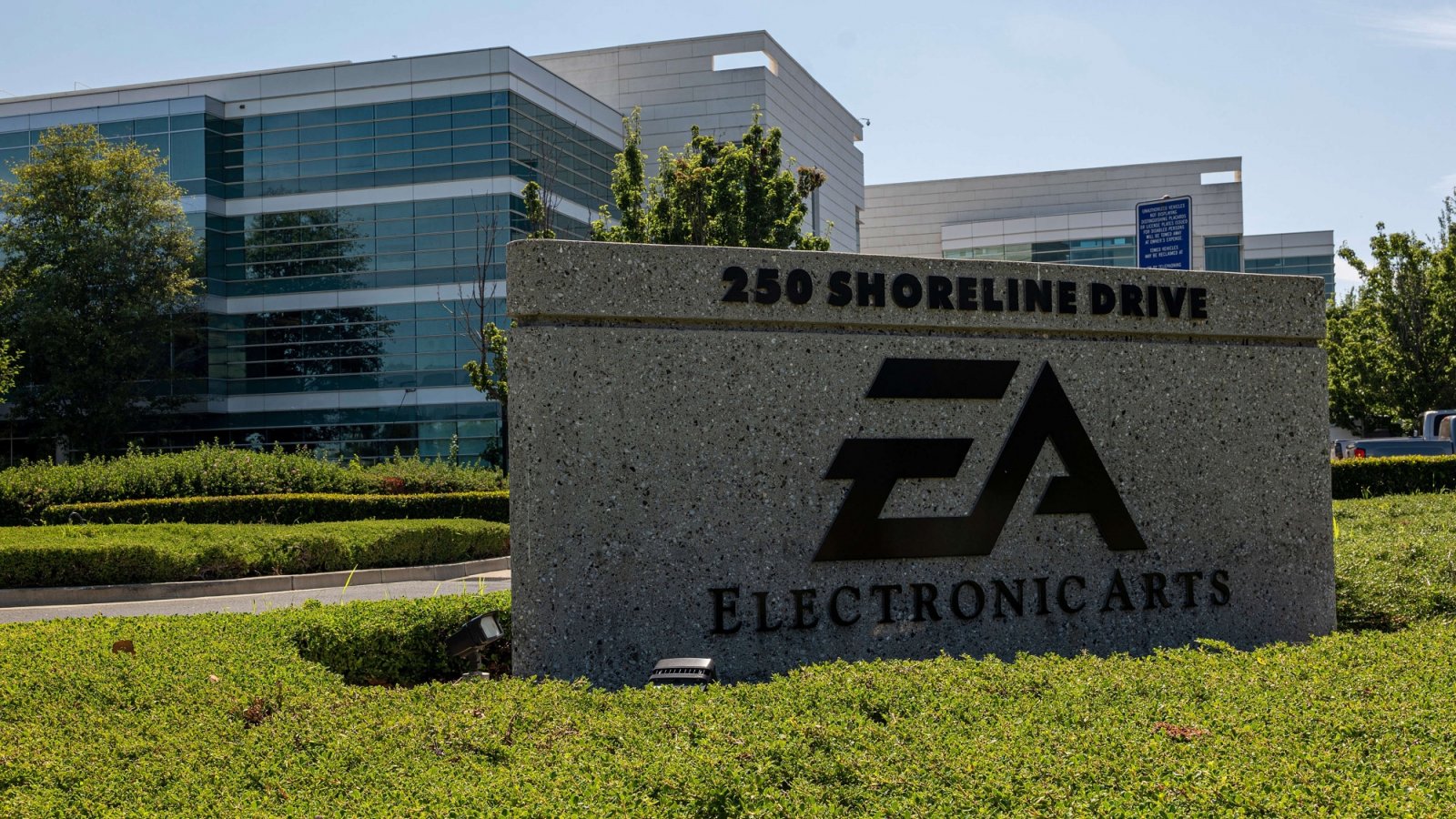 EA pensa alle pubblicità nei videogiochi, ma con un 'approccio ponderato'