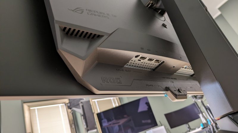 Le porte di ROG Swift OLED PG32UCDM