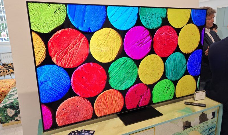 Il TCL C85 da 64 pollici