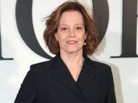 Amazon ha svelato il cast principale di Tomb Raider: ecco gli 11 attori a fianco di Sophie Turner