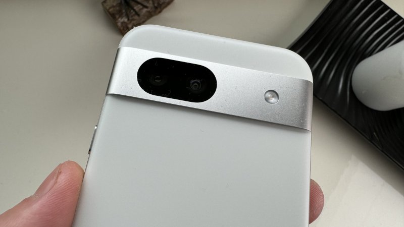 Le fotocamere sono rimaste invariate rispetto al Pixel 7a