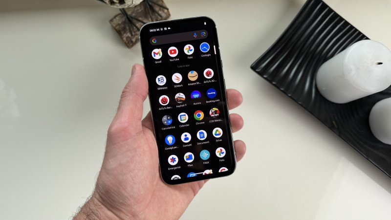 La batteria consente di arrivare con tranquillità a fine giornata, ma la ricarica non è rapida